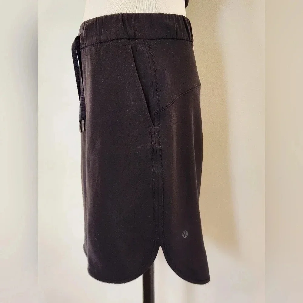 || LULULEMON || On The Fly athletic skirt, elastic waist, black